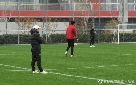 前瞻英超解析：埃弗顿VS纽卡斯尔联时间：2023-12-0803:30埃弗顿目前在14轮联赛过后取得5胜2平7负的战绩，目前以7分(被扣10分)排名英超联赛第18名位置。